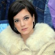 Im November 2010 erleidet die Sängerin Lily Allen im sechsten Schwangerschaftsmonat eine Fehlgeburt. Im November 2010 erleidet die Sängerin Lily Allen im sechsten Schwangerschaftsmonat eine Fehlgeburt.