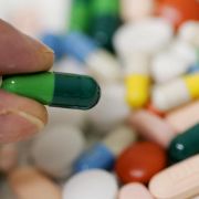 Abgegeben werden sollen Drogen in standardisierten Einheiten, zum Beispiel in Tablettenform. Abgegeben werden sollen Drogen in standardisierten Einheiten, zum Beispiel in Tablettenform.
