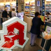 Die zweite, etwas weniger restriktive Option wäre die Abgabe in Apotheken. Die zweite, etwas weniger restriktive Option wäre die Abgabe in Apotheken.