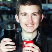 Stuart Donnelly war der jüngste Lottogewinner Großbritanniens. Und er wurde nicht alt. Stuart Donnelly war der jüngste Lottogewinner Großbritanniens. Und er wurde nicht alt.