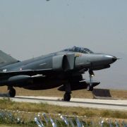 22. Juni 2012: Das syrische Militär schießt einen türkischen Kampfjet über dem Mittelmeer ab. Die Aktion verschärft die Spannungen in der Region dramatisch. 22. Juni 2012: Das syrische Militär schießt einen türkischen Kampfjet über dem Mittelmeer ab. Die Aktion verschärft die Spannungen in der Region dramatisch.