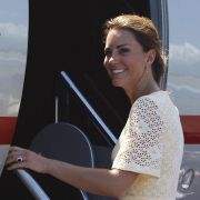 Prinz Williams Frau Kate ist das Lächeln sicher vergangen - jetzt gibt es auch noch Unten-ohne-Fotos von ihr. Prinz Williams Frau Kate ist das Lächeln sicher vergangen - jetzt gibt es auch noch Unten-ohne-Fotos von ihr.