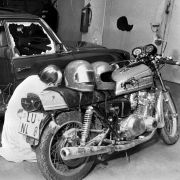 Dramatisch war in Zeiten der Roten Armee Fraktion eine Suzuki-Werbung für Motorräder mit dem Slogan «Die Sportskanone für Scharfschützen». Dramatisch war in Zeiten der Roten Armee Fraktion eine Suzuki-Werbung für Motorräder mit dem Slogan «Die Sportskanone für Scharfschützen».