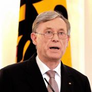 Als der damalige Bundespräsident Horst Köhler im März 2010 seinen Rücktritt erklärte, wollte viele nicht so recht begreifen, warum. Wegen seiner Äußerungen zu Auslandseinsätzen der Bundeswehr war er medial angegriffen worden. Als der damalige Bundespräsident Horst Köhler im März 2010 seinen Rücktritt erklärte, wollte viele nicht so recht begreifen, warum. Wegen seiner Äußerungen zu Auslandseinsätzen der Bundeswehr war er medial angegriffen worden.