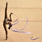Ganz schön beweglich: Michelle Sanchez aus Venezuela während ihrer Kür bei den südamerikanischen Meisterschaften in der Sportgymnastik im kolumbianischen Cali. Foto Christian Escobar Ganz schön beweglich: Michelle Sanchez aus Venezuela während ihrer Kür bei den südamerikanischen Meisterschaften in der Sportgymnastik im kolumbianischen Cali. Foto Christian Escobar