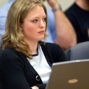 Im Alter von 12 Jahren endete die Kindheit der Belgierin Sabinne Dardenne, die dem Sexualstraftäter Marc Dutroux zum Opfer fiel. 80 Tage lang hielt er sie in seinem Haus gefangen und vergewaltigte sie mehrfach. Im Alter von 12 Jahren endete die Kindheit der Belgierin Sabinne Dardenne, die dem Sexualstraftäter Marc Dutroux zum Opfer fiel. 80 Tage lang hielt er sie in seinem Haus gefangen und vergewaltigte sie mehrfach.