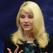 Im Sommer 2002 erlebte die damals 14-jährige Elizabeth Smart die Hölle: Vor den Augen ihrer Schwester wurde sie nachts aus dem Elternhaus entführt. Neun Monate lang hielten sie ihre Entführer gefangen und vergewaltigten sie. Im Sommer 2002 erlebte die damals 14-jährige Elizabeth Smart die Hölle: Vor den Augen ihrer Schwester wurde sie nachts aus dem Elternhaus entführt. Neun Monate lang hielten sie ihre Entführer gefangen und vergewaltigten sie.