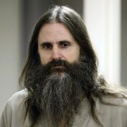 Als Smart mit ihrem Peinigern, Brian David Mitchell und dessen Frau Wanda Barzee, unterwegs war, wurde sie von aufmerksamen Passanten erkannt, die schließlich die Polizei riefen und das Mädchen retteten. Mitchell wurde zu lebenslanger Haft verurteilt. Als Smart mit ihrem Peinigern, Brian David Mitchell und dessen Frau Wanda Barzee, unterwegs war, wurde sie von aufmerksamen Passanten erkannt, die schließlich die Polizei riefen und das Mädchen retteten. Mitchell wurde zu lebenslanger Haft verurteilt.