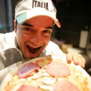 Wie wär's mal wieder mit einer Pizza? Sie enthält - ebenso wie Paprika, Wassermelonen, Chili und Tomaten - Lycopin und das wiederum vermindert das Risiko, an Prostata-Krebs zu erkranken. Wie wär's mal wieder mit einer Pizza? Sie enthält - ebenso wie Paprika, Wassermelonen, Chili und Tomaten - Lycopin und das wiederum vermindert das Risiko, an Prostata-Krebs zu erkranken.