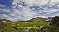 Landmannalaugar heißt übersetzt «Die warmen Quellen der Leute von Land» und liegt umgeben von farbenprächtigen Bergen, die über Tausende von Jahren durch das Magma des nahegelegenen Vulkans Torfajökull entstanden.