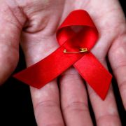 Die Immunschwächekrankheit Aids lässt vor allem Kinder und Frauen Hilfe suchen - obwohl größtenteils Männer erkrankt beziehungsweise HIV-infiziert sind.