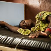 An Malaria - auch Wechselfieber genannt - tötet jährlich etwa 1,2 Millionen Menschen. In Deutschland treten pro Jahr etwa 800 Fälle auf, von denen nur etwa acht sterben. An Malaria - auch Wechselfieber genannt - tötet jährlich etwa 1,2 Millionen Menschen. In Deutschland treten pro Jahr etwa 800 Fälle auf, von denen nur etwa acht sterben.
