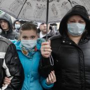 Patienten protestieren gegen die ungeregelte Versorgung mit lebenswichtigen Medikamenten für 1800 Aids-Patienten in Kiew. Die ukrainische Regierung hat es versäumt, die Präparate für umgerechnet 1,3 Millionen Euro zu beschaffen. Patienten protestieren gegen die ungeregelte Versorgung mit lebenswichtigen Medikamenten für 1800 Aids-Patienten in Kiew. Die ukrainische Regierung hat es versäumt, die Präparate für umgerechnet 1,3 Millionen Euro zu beschaffen.