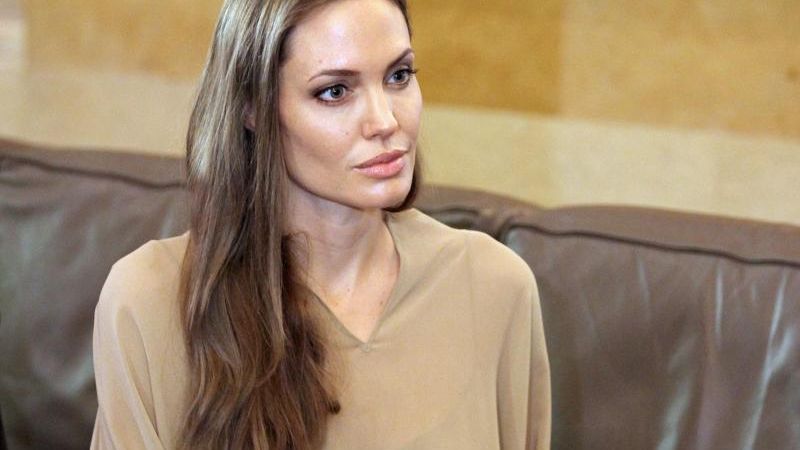 Hollywood-Diva Angelina Jolie hat sich beide Brüste abnehmen lassen - aus Angst vor Brustkrebs. (Foto)