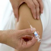 Eine Impfung gegen HPV kann auch für Männer ratsam sein. Doch die Kassen zahlen nicht.