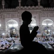 Ramadan 2013 beginnt - mitten im Sommer. Ist es gefährlich, den ganzen Tag nichts zu trinken? Ramadan 2013 beginnt - mitten im Sommer. Ist es gefährlich, den ganzen Tag nichts zu trinken?