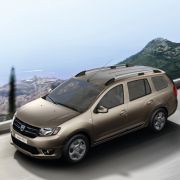 «Billig-Autos» machen Spaß und schonen das Portemonnaie. Bei den Kampfpreis-Modellen unter 10.000 Euro liegt der Dacia Logan MCV weit vorn. Doch reicht es für den Sieg? «Billig-Autos» machen Spaß und schonen das Portemonnaie. Bei den Kampfpreis-Modellen unter 10.000 Euro liegt der Dacia Logan MCV weit vorn. Doch reicht es für den Sieg?