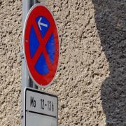 Wer immer wieder im Parkverbot sein Auto abstellt, muss damit rechnen, bald seinen Führerschein los zu sein. Wer immer wieder im Parkverbot sein Auto abstellt, muss damit rechnen, bald seinen Führerschein los zu sein.