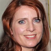 2009 ließ sich die Sportmoderatorin Monica Lierhaus ein Hirn-Aneurysma entfernen. Bei der OP kam es zu Komplikation, infolge derer Lierhaus vier Monate im Koma lag. Danach musste sie wieder sprechen und gehen lernen. 2009 ließ sich die Sportmoderatorin Monica Lierhaus ein Hirn-Aneurysma entfernen. Bei der OP kam es zu Komplikation, infolge derer Lierhaus vier Monate im Koma lag. Danach musste sie wieder sprechen und gehen lernen.