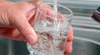 Viel Wasser zu trinken macht angeblich schlank - was ist dran an diesem Mythos?
