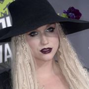 Zehn Jahre lang wurde Sängerin Kesha (27) angeblich von ihrem Produzenten Dr. Luke missbraucht, im Oktober 2014 habe sie schließlich den Mut gefunden, ihn vor Gericht zu bringen. Zehn Jahre lang wurde Sängerin Kesha (27) angeblich von ihrem Produzenten Dr. Luke missbraucht, im Oktober 2014 habe sie schließlich den Mut gefunden, ihn vor Gericht zu bringen.