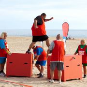 Gelingt es Ali (oben) und seinem Team die Kisten-Challenge zu gewinnen? Dem Sieger winkt ein Gewichtsbonus ... Gelingt es Ali (oben) und seinem Team die Kisten-Challenge zu gewinnen? Dem Sieger winkt ein Gewichtsbonus ...