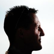 Eine gefährliche Lungenentzündung schwächte die im künstlichen Koma liegende Formel-1-Legende Michael Schumacher Mitte Februar zusätzlich. Eine gefährliche Lungenentzündung schwächte die im künstlichen Koma liegende Formel-1-Legende Michael Schumacher Mitte Februar zusätzlich.