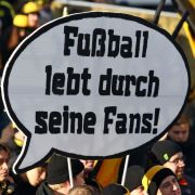 Meinung aus der Kurve: Fußballblogger betrachten die Fußballwelt kritisch und unterhaltsam aus Fansicht. Meinung aus der Kurve: Fußballblogger betrachten die Fußballwelt kritisch und unterhaltsam aus Fansicht.