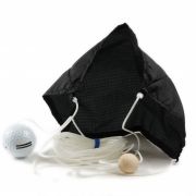 Der Golfschirm ist ein witziges und praktisches Gadget für jeden Golfschüler.