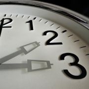 Eine Stunde mehr Schlaf: In der Nacht zu Sonntag wurde die Uhr von 3 auf 2 Uhr zurückgestellt.