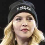 Madonna wurde mit 19 Jahren mit vorgehaltenem Messer von einem Fremden vergewaltigt. Das berichtet die 55-Jährige in der November-Ausgabe 2013 des Magazins Madonna wurde mit 19 Jahren mit vorgehaltenem Messer von einem Fremden vergewaltigt. Das berichtet die 55-Jährige in der November-Ausgabe 2013 des Magazins