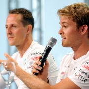 Am 16. März siegt Nico Rosberg im Mercedes Silberpfeil beim ersten Formel1-Rennen der Saison in Melbourne. Mercedes widmet den Sieg seinem Piloten Michael Schumacher. Am 16. März siegt Nico Rosberg im Mercedes Silberpfeil beim ersten Formel1-Rennen der Saison in Melbourne. Mercedes widmet den Sieg seinem Piloten Michael Schumacher.