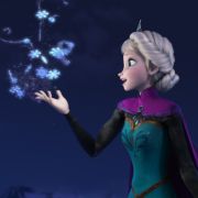 Königin Elsa hat eisige Kräfte, die sie nicht immer beherrschen kann. Königin Elsa hat eisige Kräfte, die sie nicht immer beherrschen kann.