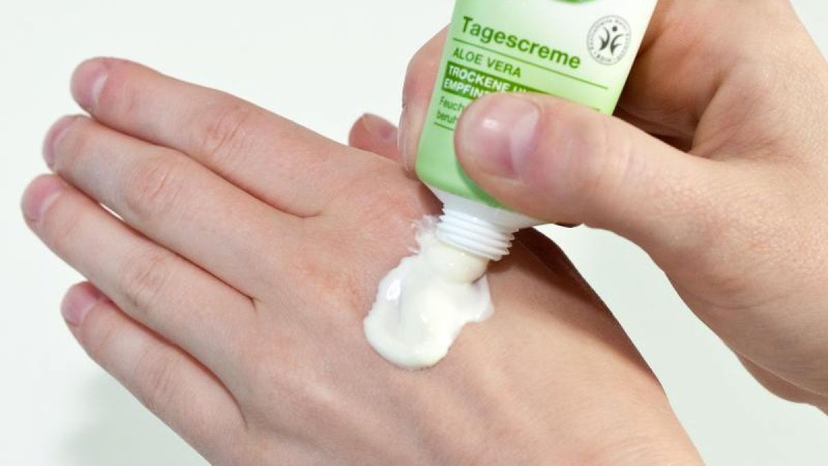 Eklige Inhaltsstoffe In Kosmetik Mit Sperma Vogelkot Und Urin Gegen Pickel Falten Und Co News De