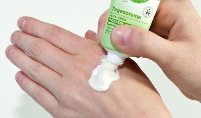 In vielen Kosmetikprodukten stecken eklige Inhaltsstoffe.