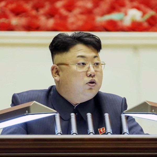 Kim Jong Un fackelt Minister mit Flammenwerfer ab Kim Jong Un fackelt Minister mit Flammenwerfer ab (Foto)