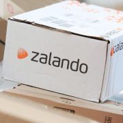 «Schrei vor Glück»: Für diesen Slogan ist Zalando eigentlich bekannt. Nun hat das Unternehmen ein gewaltiges Imageproblem. «Schrei vor Glück»: Für diesen Slogan ist Zalando eigentlich bekannt. Nun hat das Unternehmen ein gewaltiges Imageproblem.