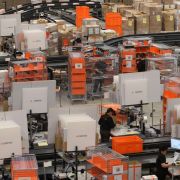 In einem solchen Zalando-Logistikzentrum hat die RTL-Reporterin verdeckt gearbeitet. In einem solchen Zalando-Logistikzentrum hat die RTL-Reporterin verdeckt gearbeitet.