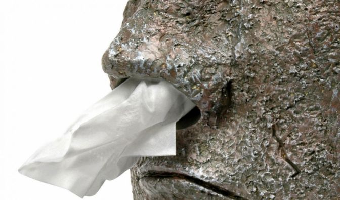 Frisches Taschentuch gefällig? Dann müssen Sie es dem Großen Moai aus der Nase ziehen...