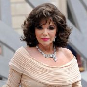 Das Geständnis von Hollywood-Ikone Joan Collins ist erschütternd. Im Alter von 17 Jahren wurde die Schauspielerin unter Drogen gesetzt und vergewaltigt. Der Übeltäter sei Filmstar Maxwell Reed gewesen. Das Geständnis von Hollywood-Ikone Joan Collins ist erschütternd. Im Alter von 17 Jahren wurde die Schauspielerin unter Drogen gesetzt und vergewaltigt. Der Übeltäter sei Filmstar Maxwell Reed gewesen.