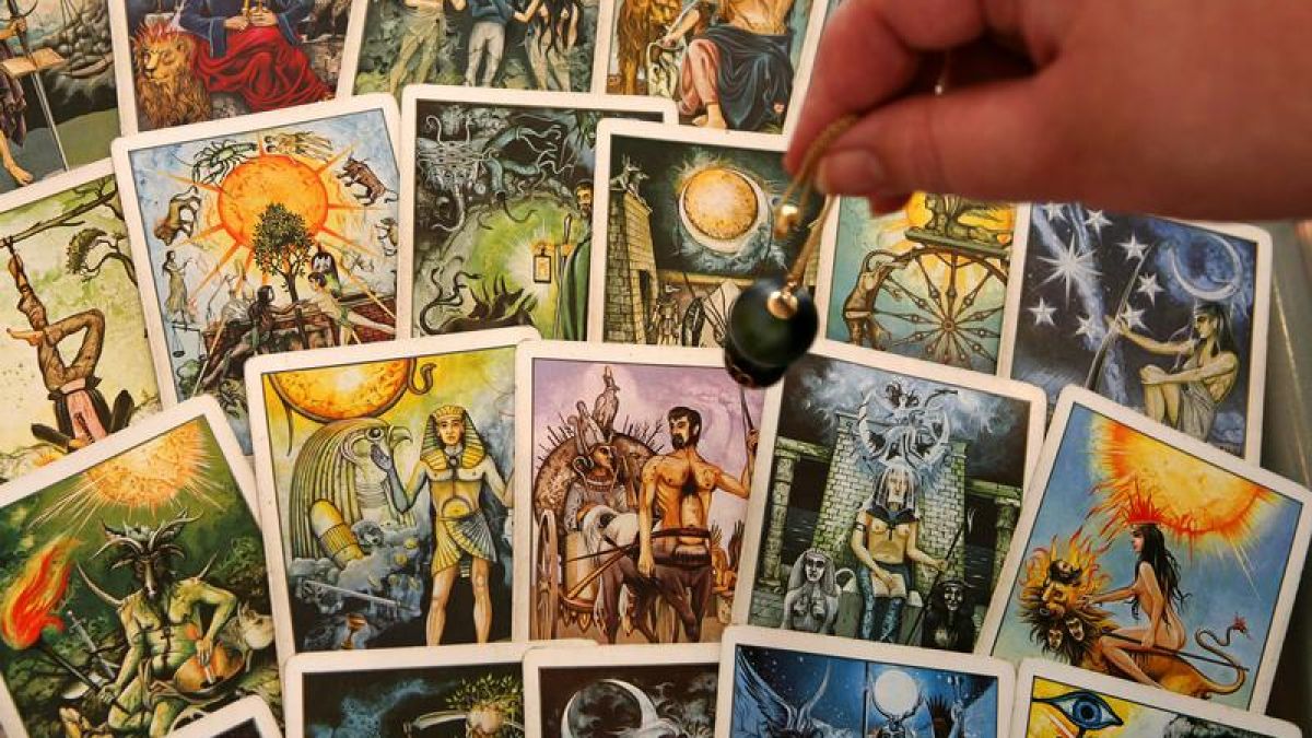 Um Antworten auf Lebensfragen zu finden, greifen viele Menschen auf Tarot zur&uuml;ck. (Foto)