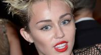 Pop-Göre Miley Cyrus hat mit dieser Frisur eindeutig den 80ern ein Denkmal gesetzt.