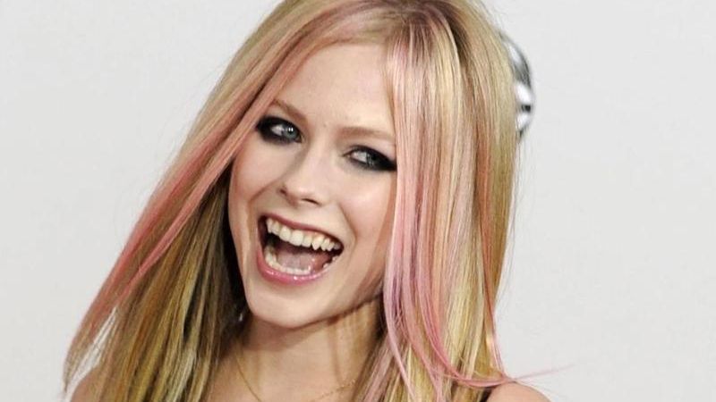 Platz 17: Mit Abstand auf dem letzten Platz landete Pop-Sternchen Avril Lavigne mit »Wild Rose«. Das Parfüm riecht sehr stark nach Alkohol und hat einen herben und strengen Geruch. (Foto)