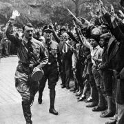Auf Facebook hat Adolf Hitler viele Anhänger. Auf Facebook hat Adolf Hitler viele Anhänger.
