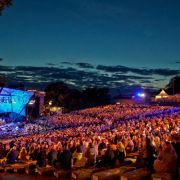 Die Freilichtbühne Loreley in Rheinland-Pfalz ist ein Nazi-Bauwerk. Sie wurde als eine Feier- und Thingstätte für politische Kundgebungen und Propagandaveranstaltungen errichtet. Heute finden hier unter anderem Openair-Konzerte und -festivals statt. Die Freilichtbühne Loreley in Rheinland-Pfalz ist ein Nazi-Bauwerk. Sie wurde als eine Feier- und Thingstätte für politische Kundgebungen und Propagandaveranstaltungen errichtet. Heute finden hier unter anderem Openair-Konzerte und -festivals statt.
