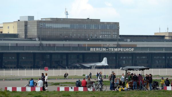 Hitlers Größenwahn spiegelt sich auch im Flughafen Berlin-Tempelhof wieder. Für seine Welthauptstadt Germania musste ein entsprechender Flugplatz her. (Foto)