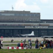 Hitlers Größenwahn spiegelt sich auch im Flughafen Berlin-Tempelhof wieder. Für seine Welthauptstadt Germania musste ein entsprechender Flugplatz her.