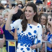 Bei den Fans sind die Outfits von Herzogin Kate überaus beliebt. Doch der Queen sind sie nicht züchtig genug. Bei den Fans sind die Outfits von Herzogin Kate überaus beliebt. Doch der Queen sind sie nicht züchtig genug.