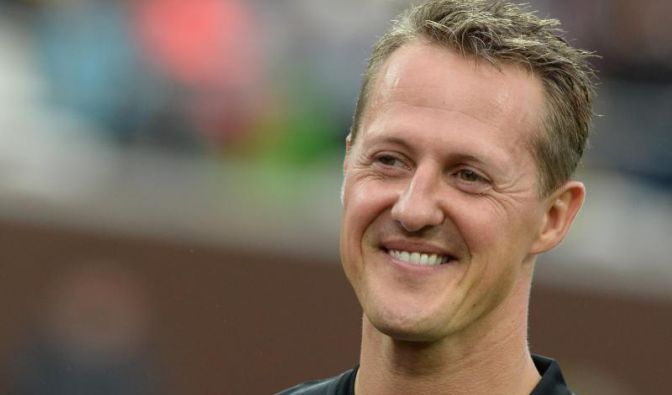 Endlich! Am 16. Juni 2014, Nach fünfeinhalb Monaten im künstlichen Koma, gibt Schumi-Managerin Sabine Kehm die ermutigende Nachricht bekannt: Michael Schumacher ist wach und wurde in einer Schweizer Klinik verlegt, um an der Rehabilitation zu arbeiten.