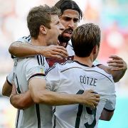 Weltmeister-Quote 5,5: Machen Thomas Müller (links) und Co. die Sportwetten-Fans reich?